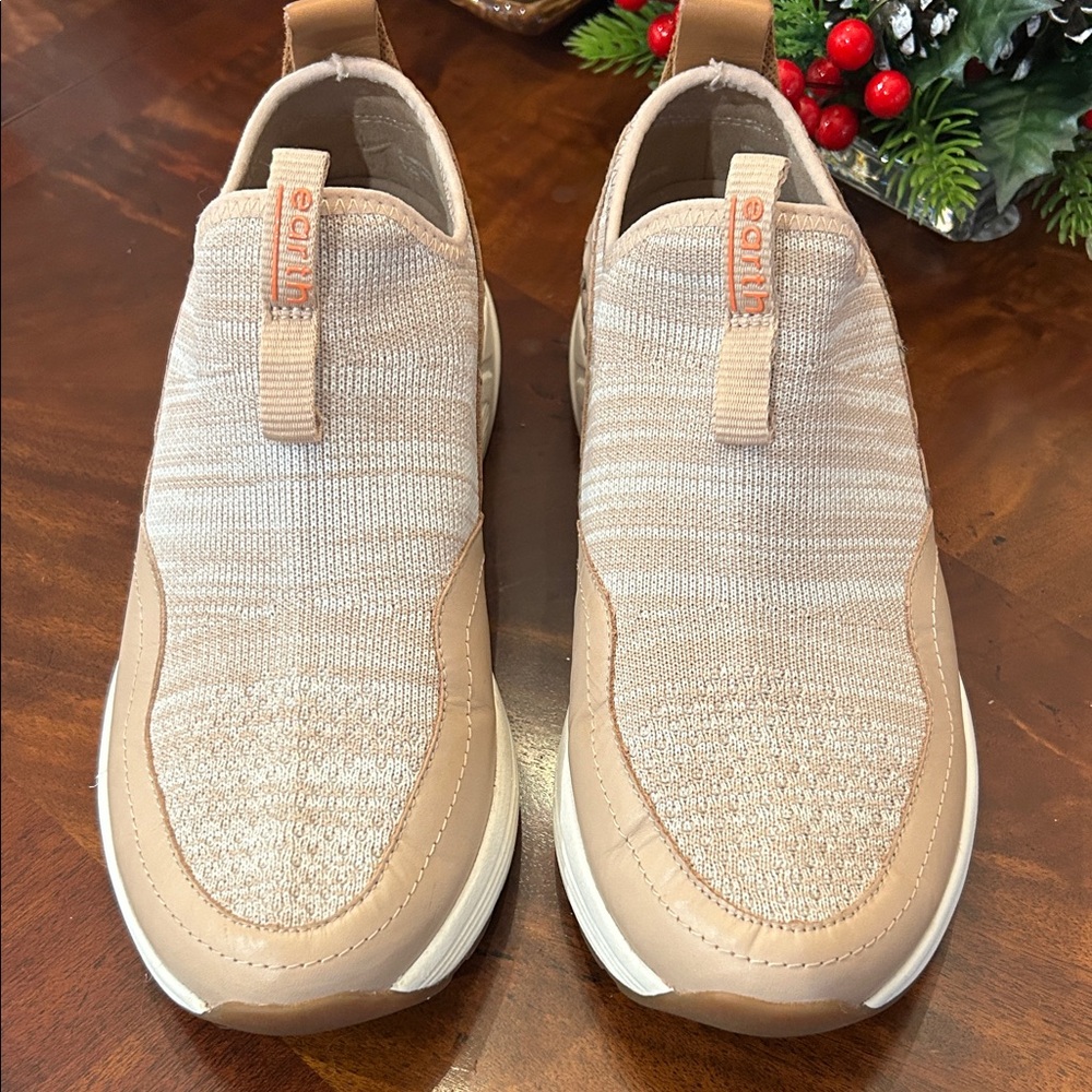 Earth Origins Women’s  Beige and Cream Sneakers
